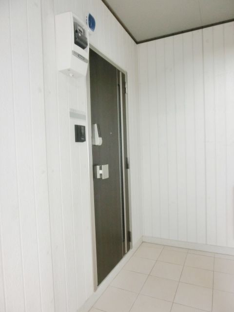 エントランス　入口にもＴＶモニターホンがあります