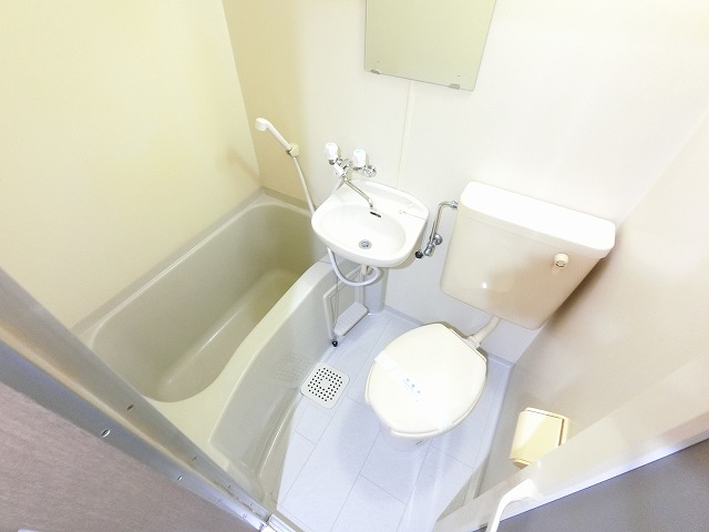 バス・シャワールーム　室内洗濯パン室内は現状を優先します