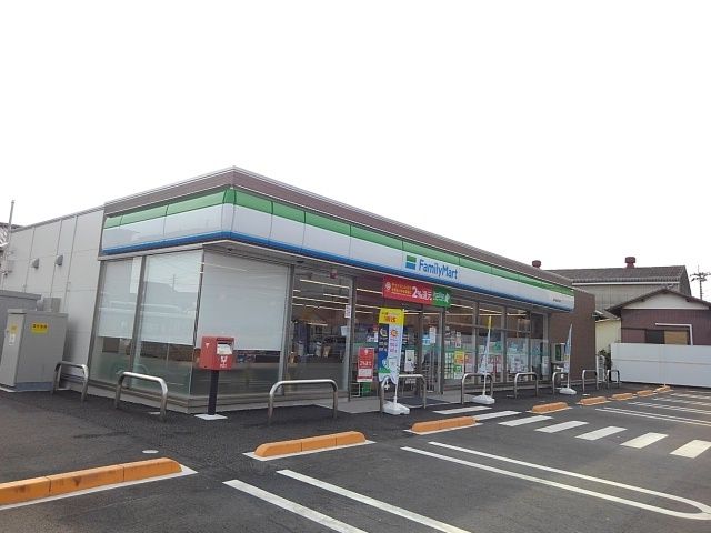 コンビニ　ファミリーマート栃木西水代店（コンビニ）まで750m