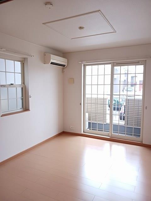 シュトラール Iの居間写真