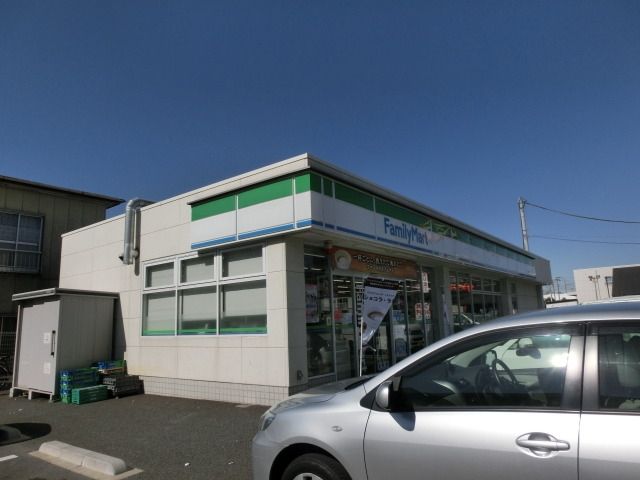 コンビニ　ファミリーマート（コンビニ）まで210m