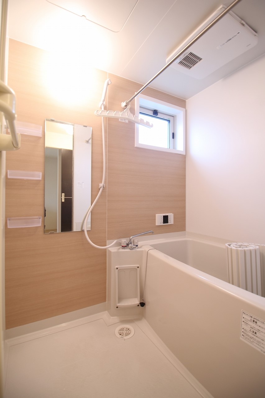 バス・シャワールーム　落ち着いた空間のお風呂です