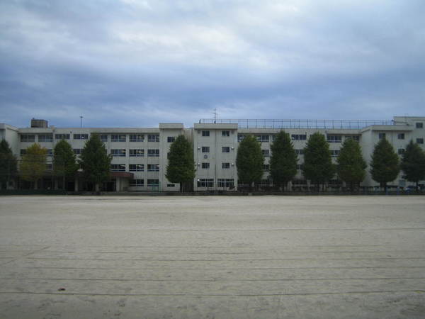 中学校　我孫子市立我孫子中学校（中学校）まで1362m