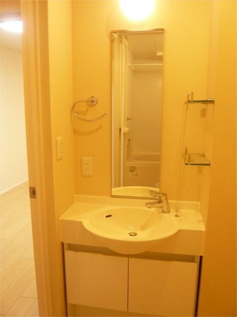 洗面設備　参考写真（同物件別部屋）