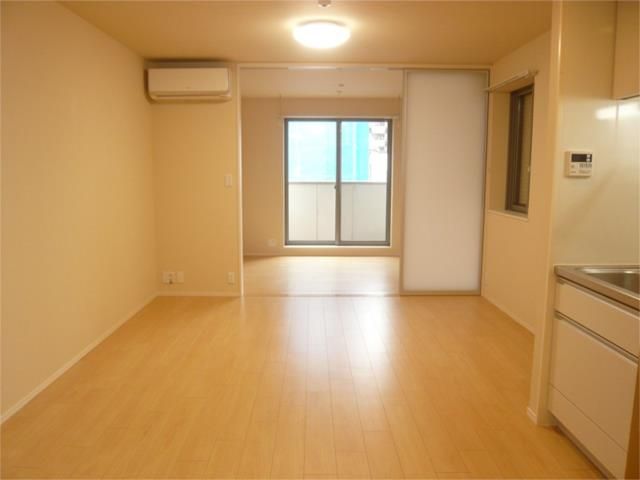 居室・リビング　参考写真（同物件別部屋）