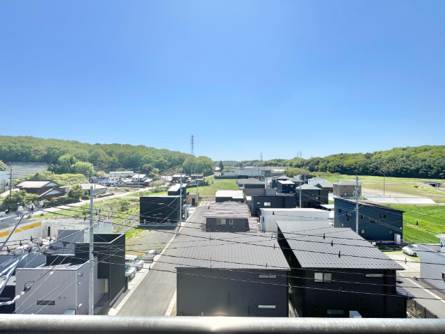 居室・リビング　１３．１帖のＬＤＫです、横型で明るいお部屋です。