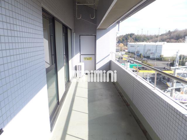 バルコニー　奥行き、幅と文句なしの広々ベランダです。