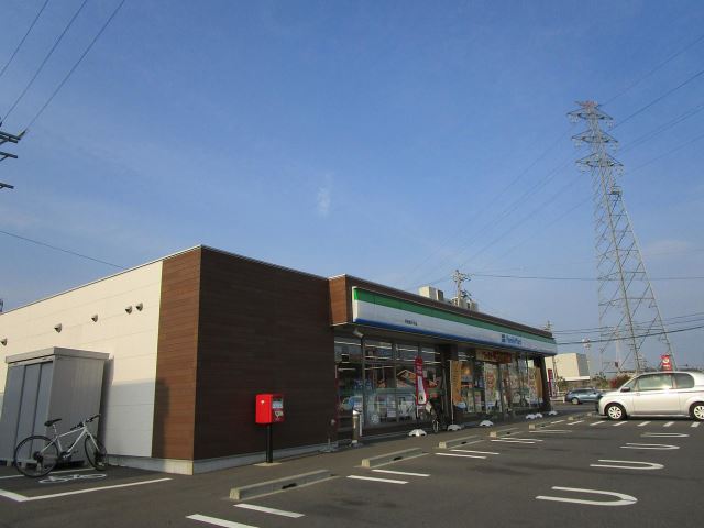 コンビニ　ファミリーマート（コンビニ）まで540m