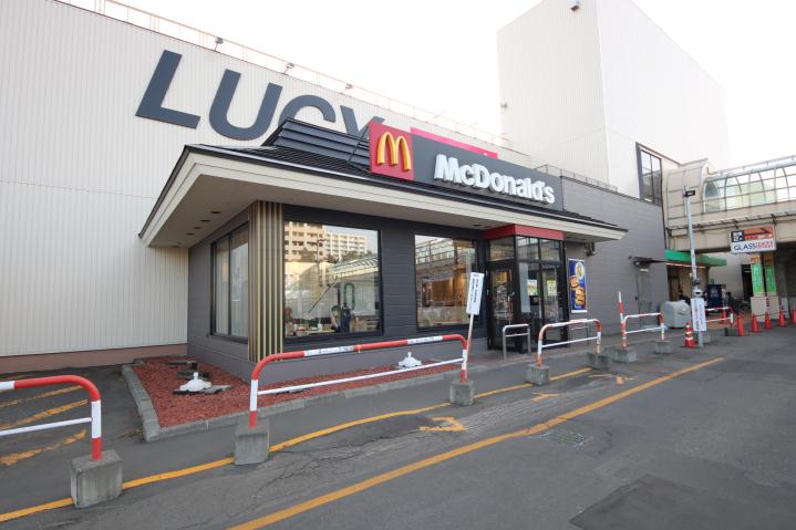 その他　マクドナルド白石ルーシー店（その他）まで672m