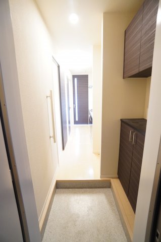 玄関　※同物件・同タイプの写真です。