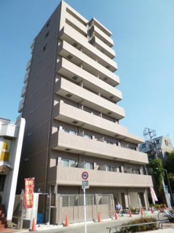 建物外観　鉄筋コンクリート造・総戸数は28戸です。