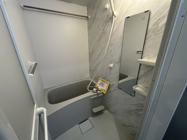 バス・シャワールーム　イメージとして同マンション他部屋を表示しています