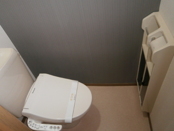 トイレ　温水洗浄暖房便座のトイレ