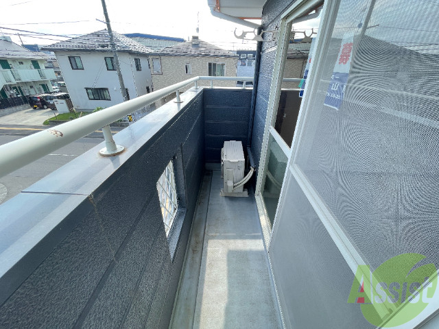 バルコニー　バルコニーです。問題なくお洗濯ものは干せますね。