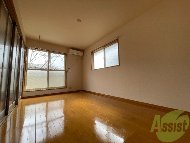 居室・リビング　陽当たりが良く、広々として過ごしやすそうです。