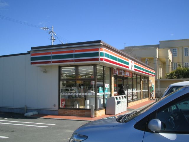 コンビニ　セブンイレブン（コンビニ）まで650m