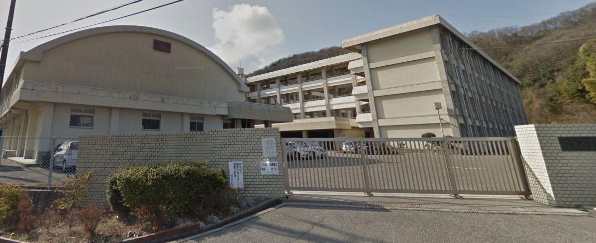 小学校　玉野市立荘内小学校（小学校）まで2551m