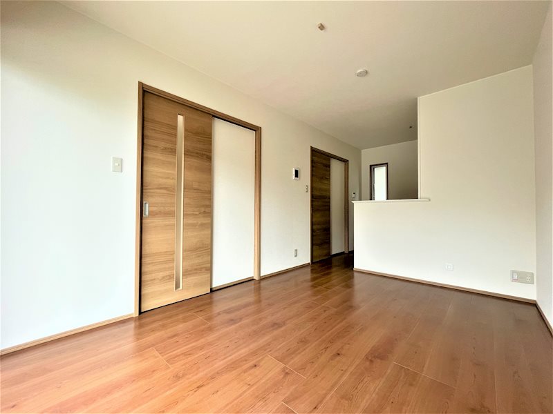 居室・リビング　ゆったり10帖のリビングでおくつろぎいただけます。