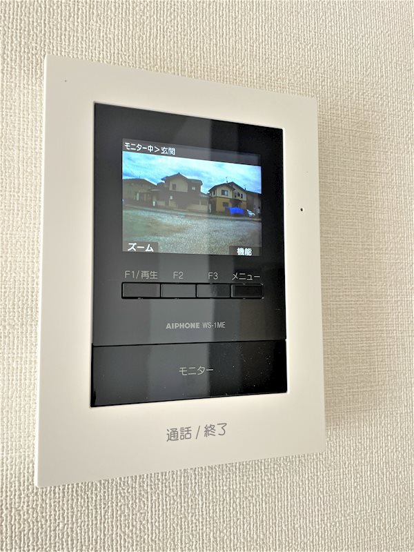 セキュリティ　モニター付きインターフォンを採用し防犯対策。