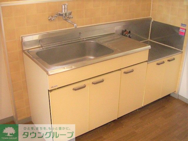 キッチン　ガスコンロ設置前の写真となります。