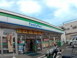 コンビニ　ファミリーマート（コンビニ）まで842m