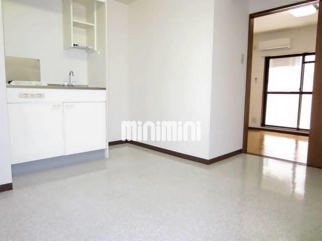 その他　白を基調とした爽やかなダイニングです。