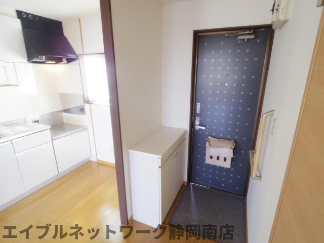 玄関　収納もある玄関です