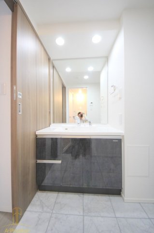 洗面設備　リーガル靭本町