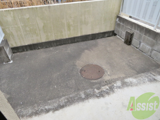 バルコニー　洗濯物を干すスペースが確保されていました。