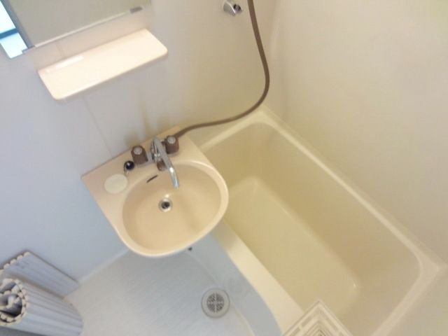 バス・シャワールーム　♪サッパリ爽快バスタイム！♪