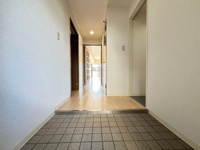 玄関　詳細は、RISUMO江坂本店までお問合せください♪