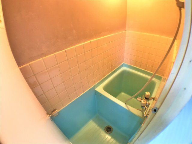 バス・シャワールーム　※別部屋同間取りのお写真となります。参考にご覧くださいませ。