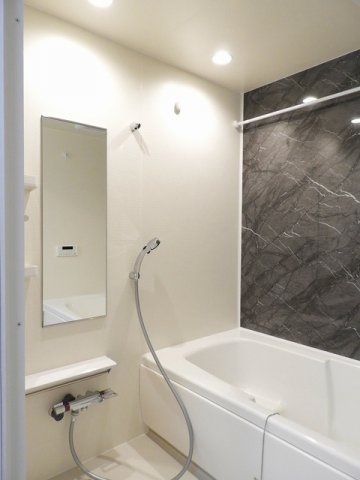 バス・シャワールーム　落ち着いた空間のお風呂です