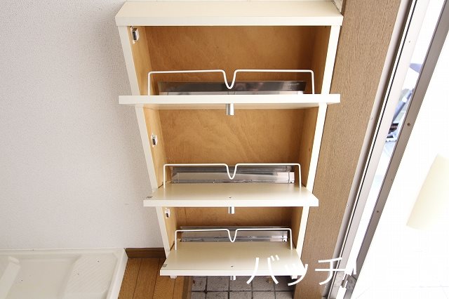 玄関　＊画像は別部屋の為イメージ、現状を優先致します