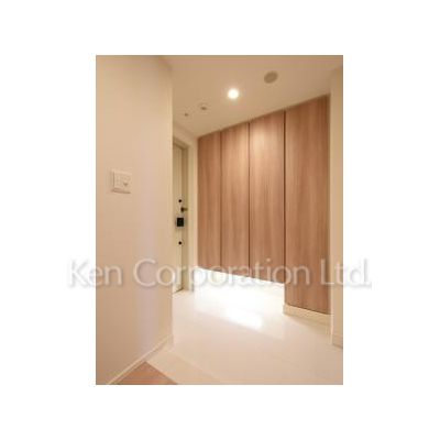 玄関　同タイプ14階のお部屋を撮影。仕様が異なることがあります。