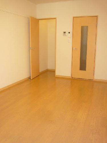 居室・リビング　2階以上は絨毯仕様です。