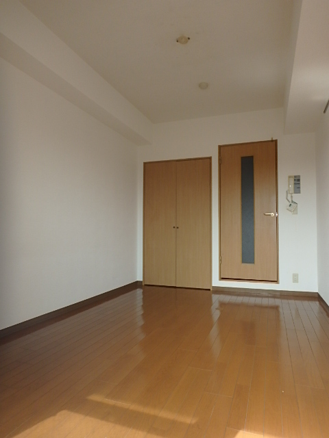 居室・リビング　日差しが差込む明るいお部屋です。