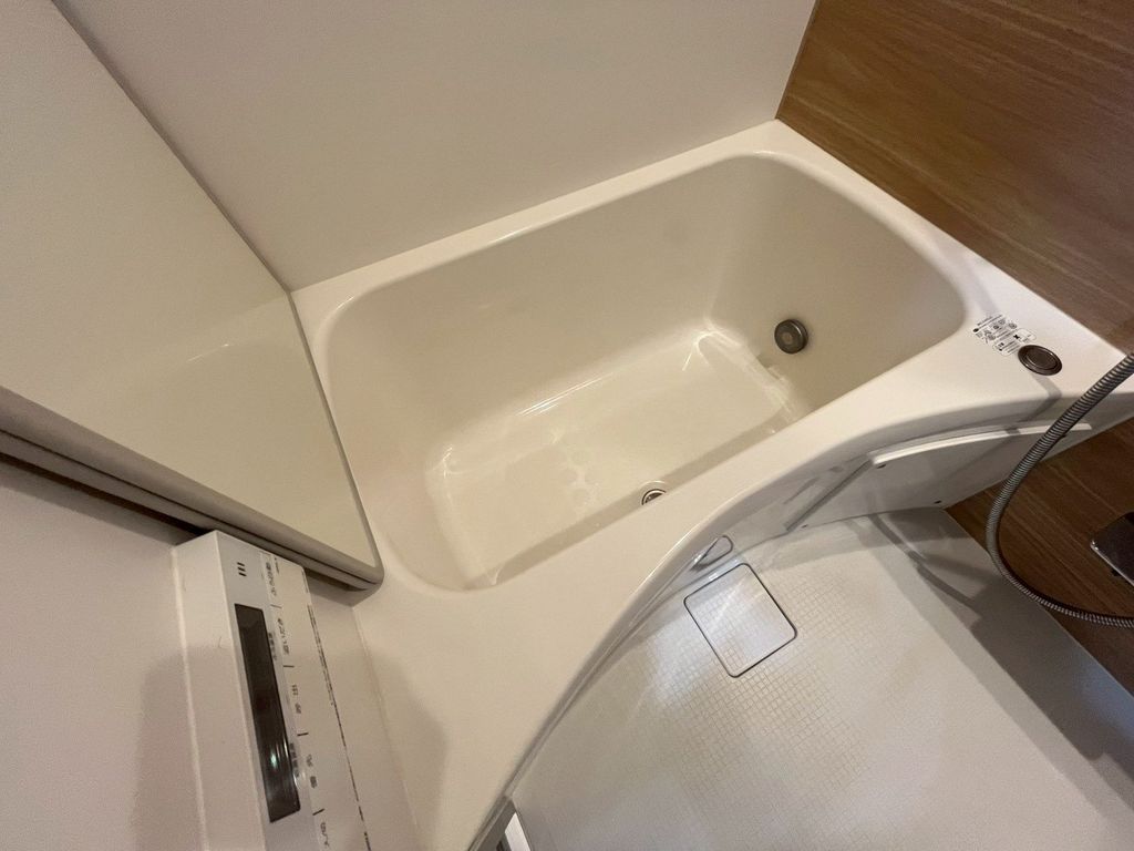 バス・シャワールーム　同間取り反転タイプ