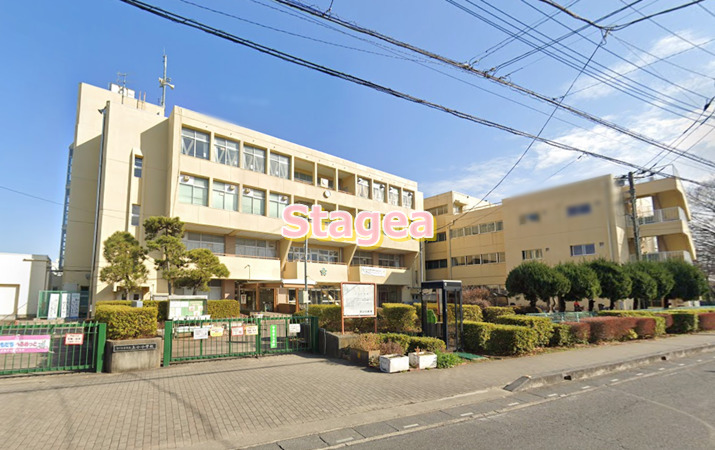 小学校　さいたま市立上小小学校（小学校）まで966m