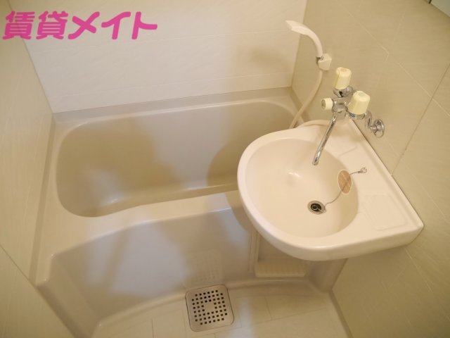 バス・シャワールーム　別部屋同タイプです