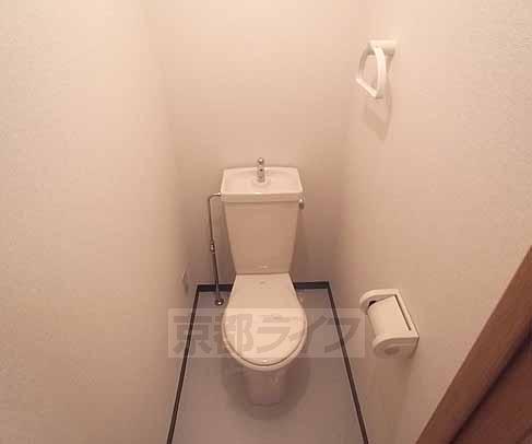 トイレ　タオル掛けございます。