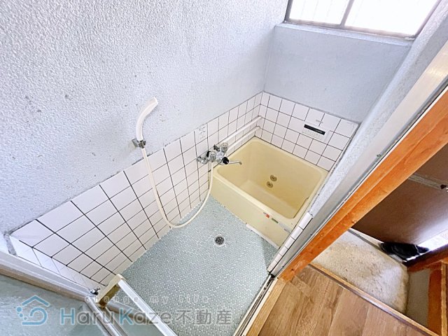 地下鉄名城線 妙音通駅 徒歩5分 2階建 築42年の風呂写真