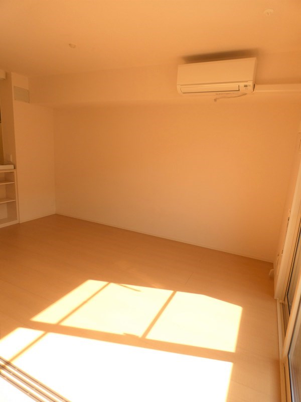 居室・リビング　※反転タイプの部屋の写真です