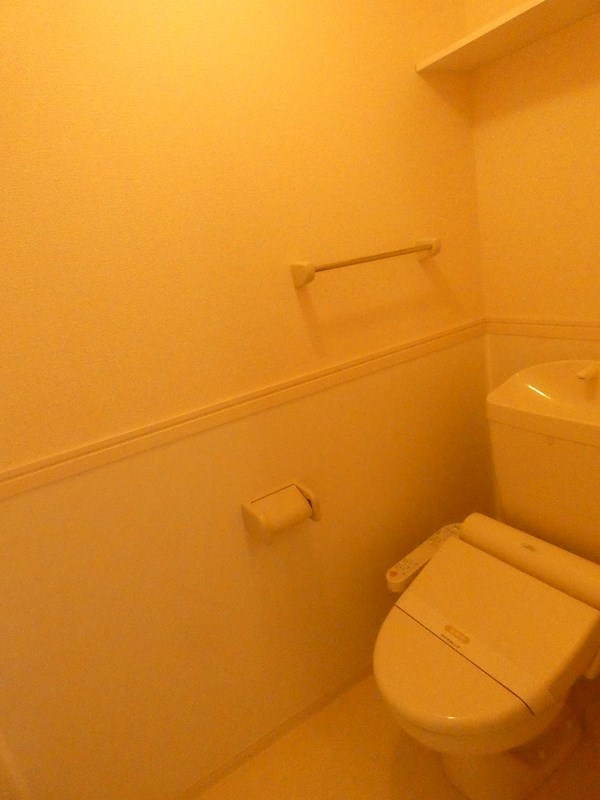 トイレ　※反転タイプの部屋の写真です