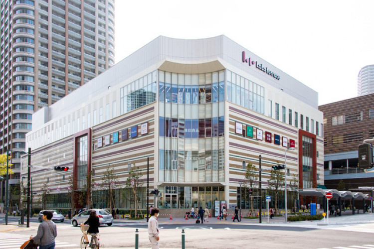 ショッピングセンター　ららテラス武蔵小杉（ショッピングセンター）まで1017m