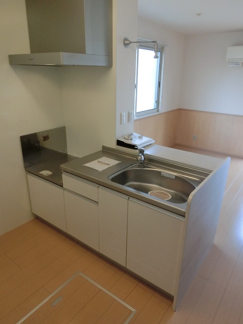 キッチン　オシャレなキッチンシンクがリビングを彩ります。