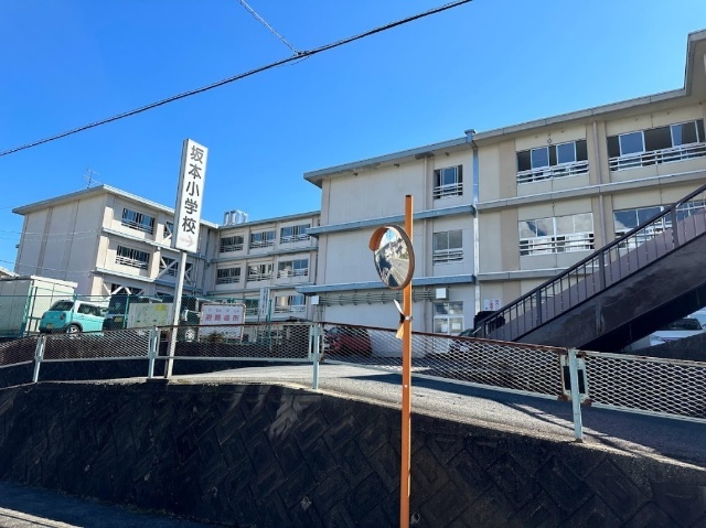 小学校　中津川市立坂本小学校（小学校）まで1205m