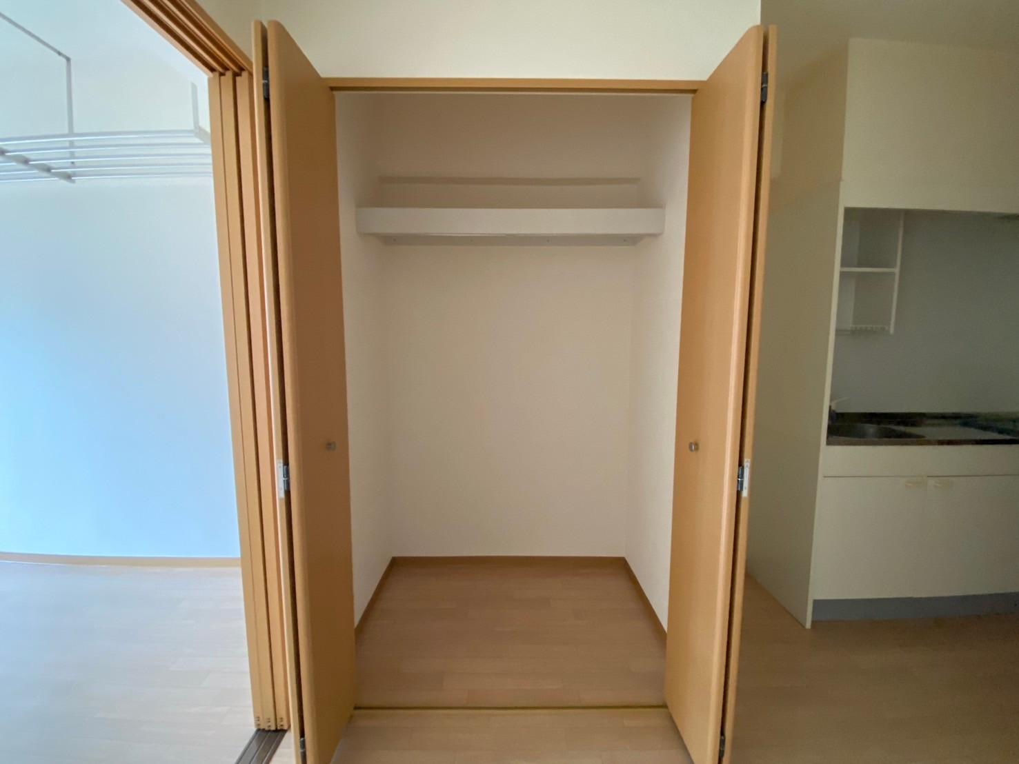 収納　収納力のあるクローゼット(別室参考写真)