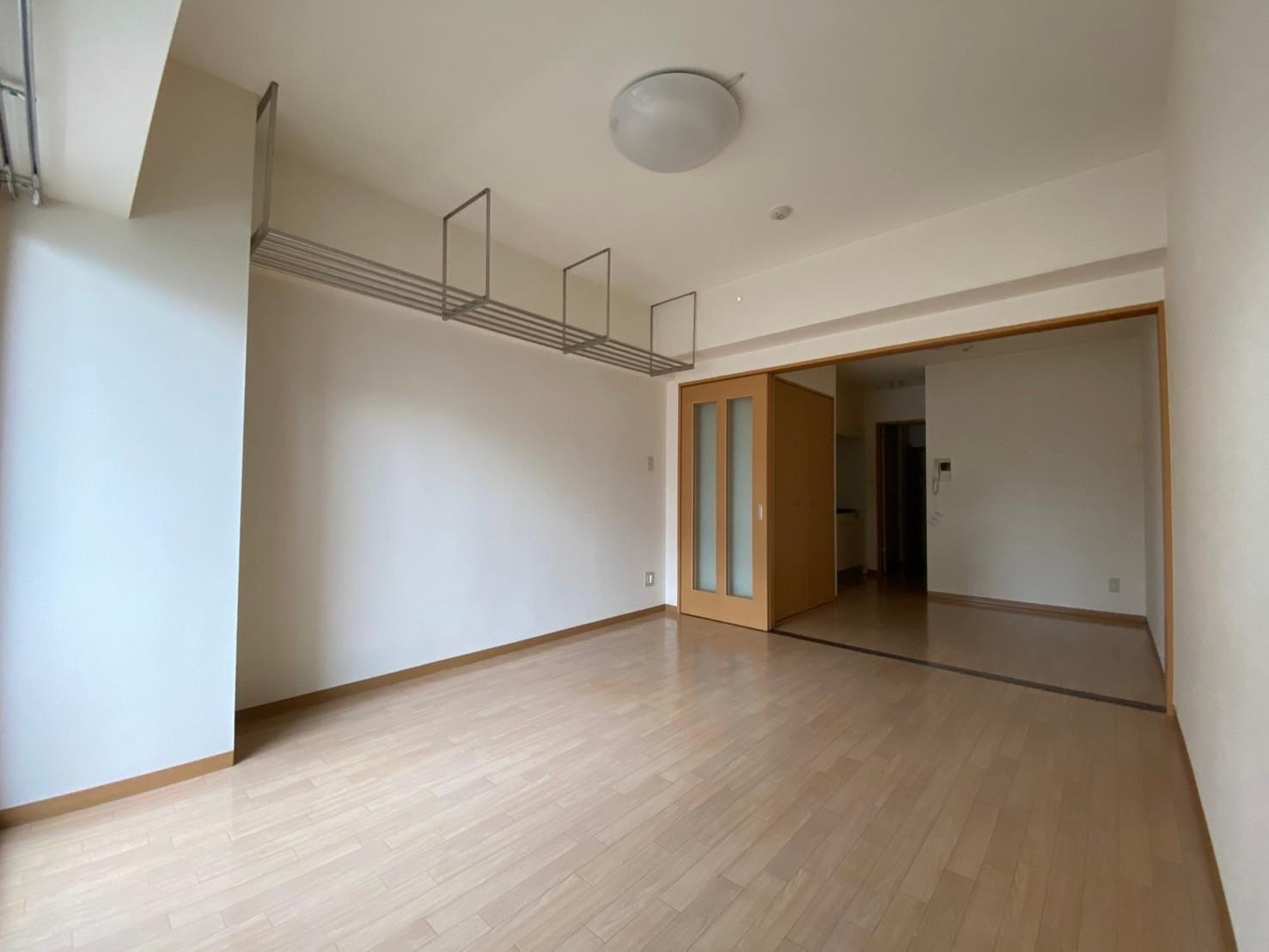 居室・リビング　8帖の広い洋室です(別室参考写真)