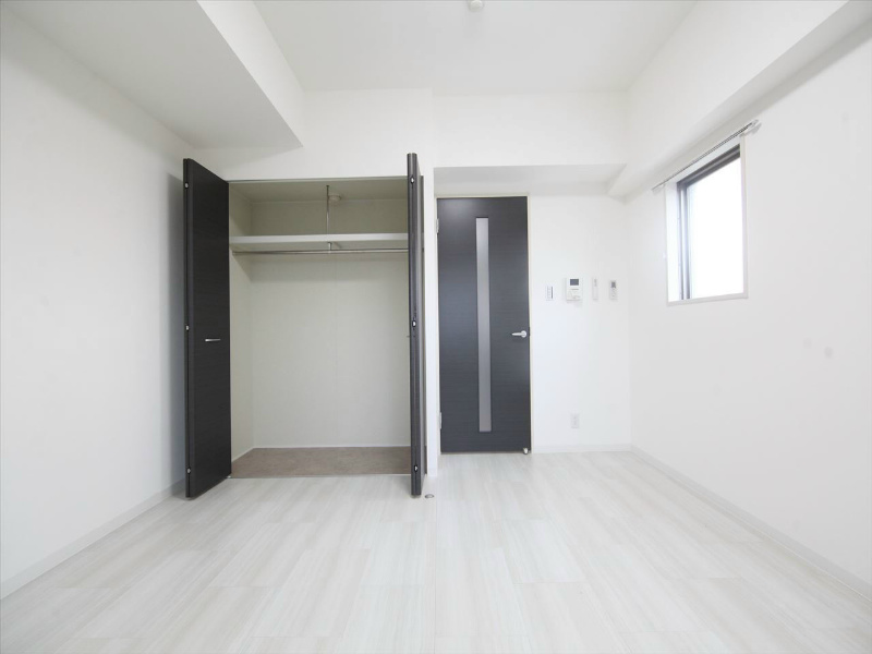 収納　洋室8帖　クローゼット付（収納充実してます）